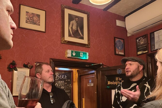 3-Hour Historic Pub Experience in London - The Temple district: Common Law in the middle of real streets