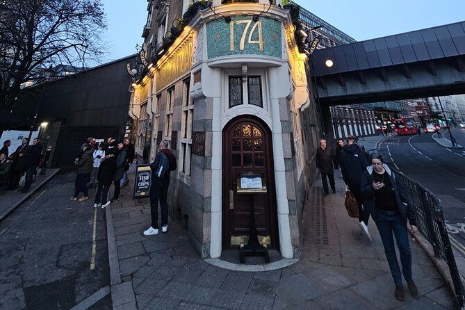3-Hour Historic Pub Experience in London - Stop 1: The Blackfriar and the Tudor-to-Art Deco jump
