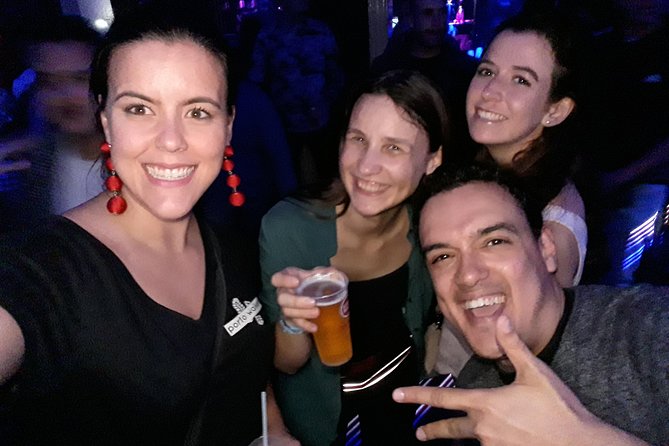 4-hour Guided Porto Pub Crawl with 6 drinks and VIP CLUBentry - What the VIP CLUB entry really changes