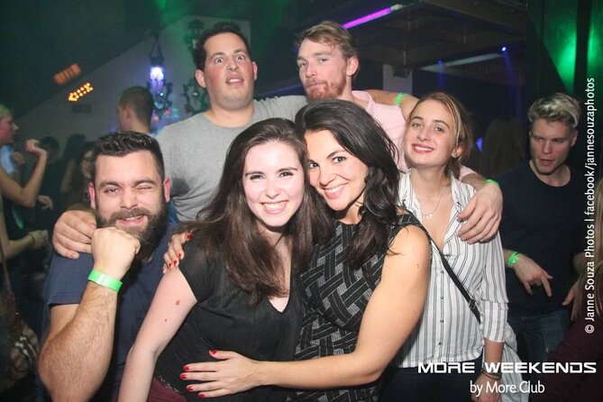 4-hour Guided Porto Pub Crawl with 6 drinks and VIP CLUBentry - Hosts and group energy: meeting people without planning