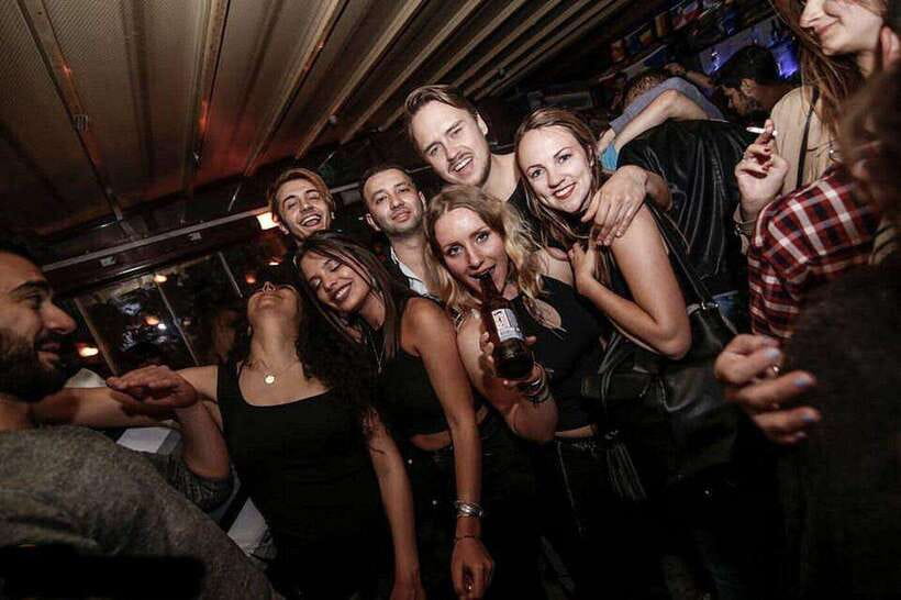 4-Hour Shanghai Pub Crawl (bars & nightclub hopping) - What Makes the Group Feel Good (and Sometimes Chaotic)