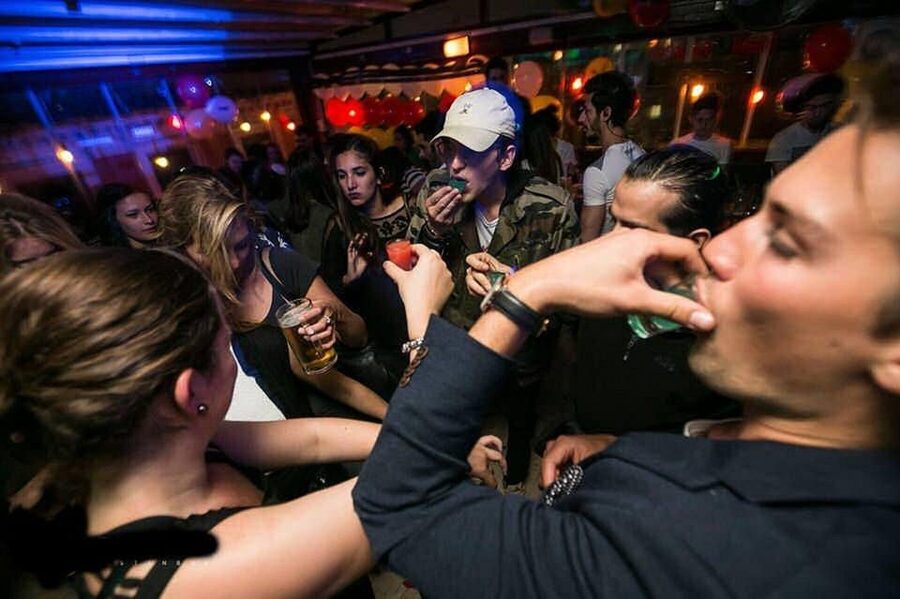 4-Hour Shanghai Pub Crawl (bars & nightclub hopping) - Timing and Transfers: The Pace That Keeps You From Missing the Fun
