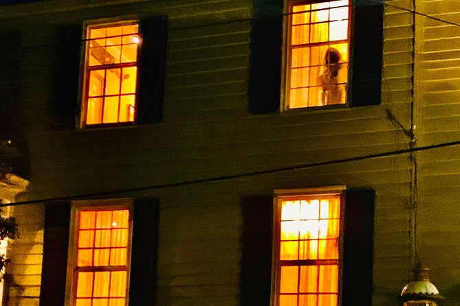 90 Minute Historic Savannah Walking Haunted Bar Pub Crawl - Chippewa Square: orbs, fires, and why Savannah earns that reputation