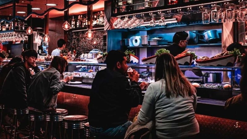 Albufeira: 5 Bars and 1 Nightclub Pub Crawl with Free Shots - Avenida Sá Carneiro Stop: How to Use the Free Time