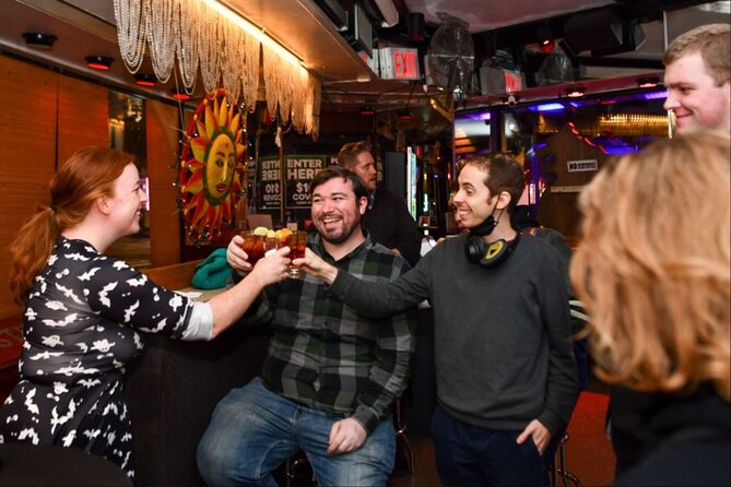 Alexandria Ghosts: Spirits & Spirits Haunted Pub Crawl - Crowd Reality: How Large Groups Can Change the Night