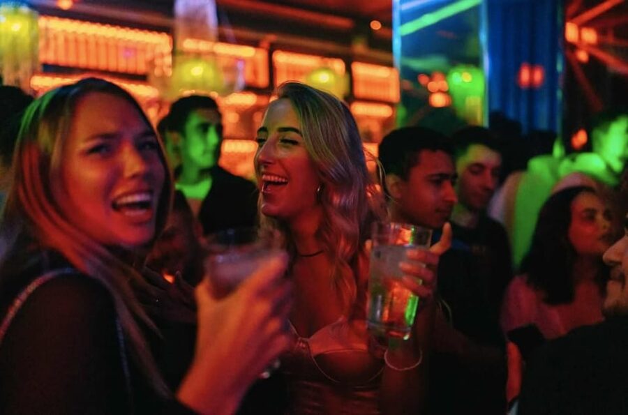 Amsterdam: Ludwig's Red Light Pub Crawl with VIP Club Entry - Why This $32 Crawl Feels Like Good Value