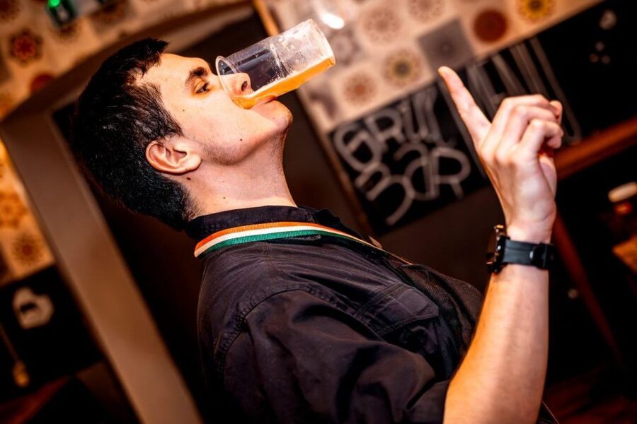Amsterdam: Original Pub Crawl Party with VIP Entrance - The Night Route: From Red Light District Energy to Leidseplein