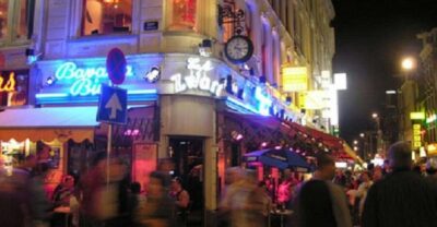Amsterdam: Red Light District and Local Pub Tour - Meeting in central Amsterdam: choose your starting point wisely