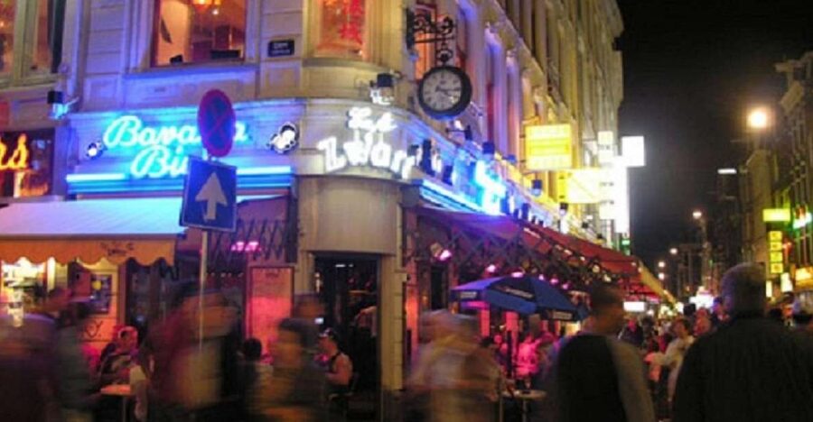 Amsterdam: Red Light District and Local Pub Tour - Meeting in central Amsterdam: choose your starting point wisely