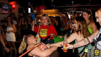 Amsterdam: Red Light District Pub Crawl with Unlimited Shots - The Price Really Means Something (If You Use the Included Drinks)