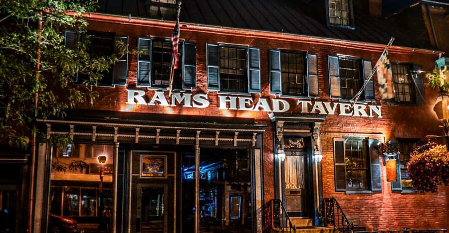 Annapolis Ghosts: Spirits & Spirits Haunted Pub Crawl - How the Lantern-Led Crawl Runs From Start to Finish