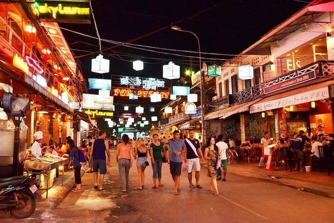 Apsara Show Dinner and Night Market Pub street - The Siem Reap Night Market in 30 minutes: shopping fast, bargaining smart