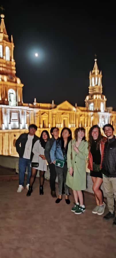 Arequipa: Pub Crawl with Skip-The-Line Access and Drinks - The guide experience: orange-hoodie tracking, icebreakers, and photos