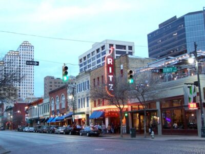 Austin: Downtown Live Music Pub Crawl - Getting Started at The Driskill and How the Night Flows