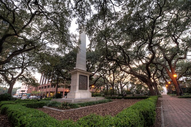 Battles & Brews Pub Crawl in Savannah - A Civil War pub crawl that uses Savannah’s squares as your classroom