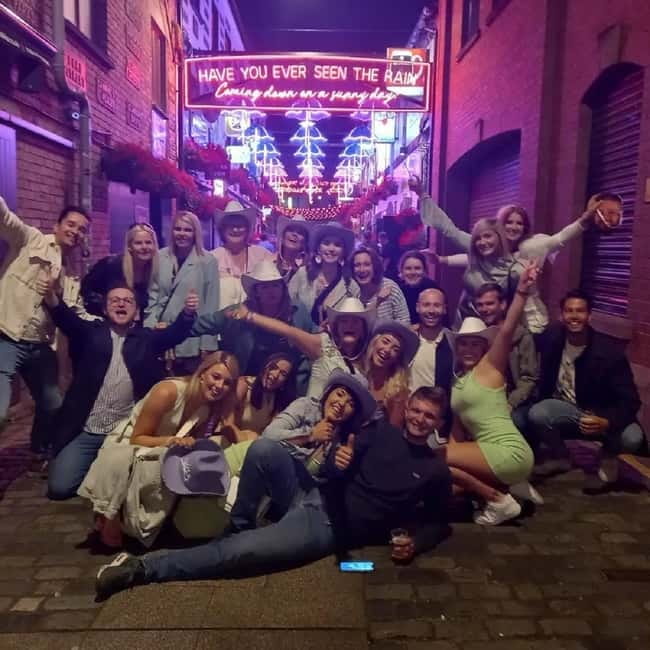 Belfast: Pub Crawl and Bar Walking Tour with Two Drinks - Friday Night Option: Keep Going into Clubbing