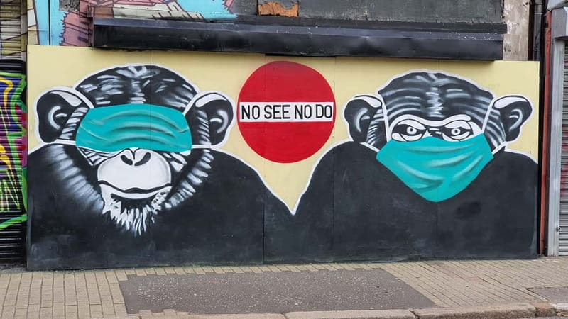 Belfast : Pub Music , Street Art Experience Walking Tour - Iconic Belfast pubs you’ll pass (and which ones you can revisit later)