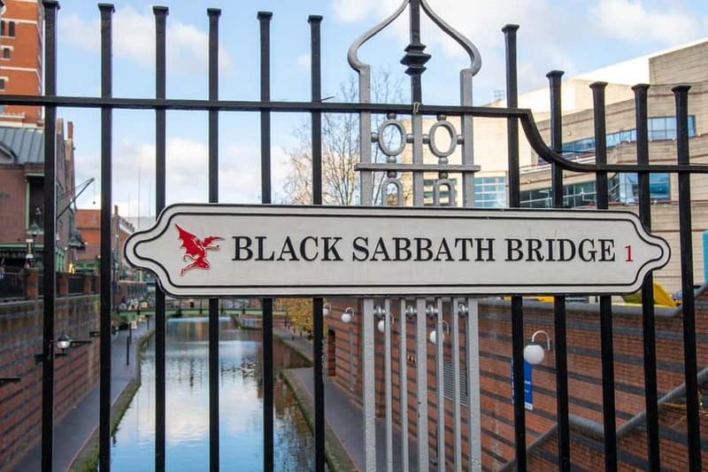 Birmingham Slogging Gang Evening Walking Tour with Pub Stops - The real lessons: canals, alcohol, and the city fighting back