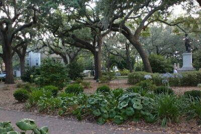 Bloody Murder Savannah Pub Crawl - The stories: murder cases, Savannah context, and a tone that stays fun