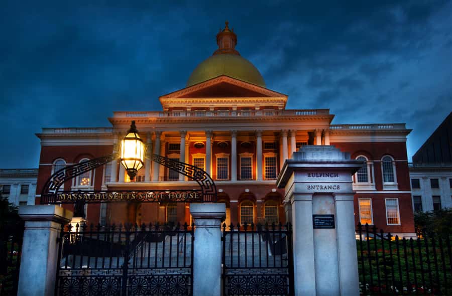 Boston: Boos and Brews Haunted Pub Crawl - Beantown Pub and Sam Adams: history with a darker edge