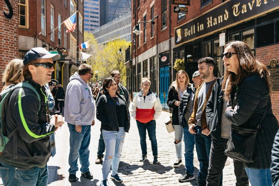 Boston: History Pub Crawl Tour Along the Freedom Trail - Faneuil Hall Square meet-up: finding the right person with the right sign