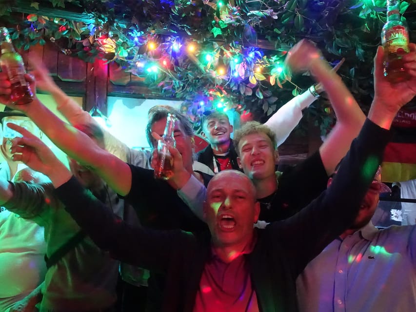 Bremen: Private pub crawl with insider-guide & free shots - The 4-hour flow: warm-up, 3–4 bars, and a city quiz