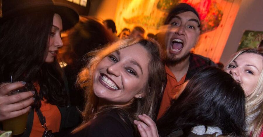 Brussels: Pub Crawl and Nightlife Party Experience - How the Brussels Crawl Flows From the 9:30pm Meet to the 1AM Club