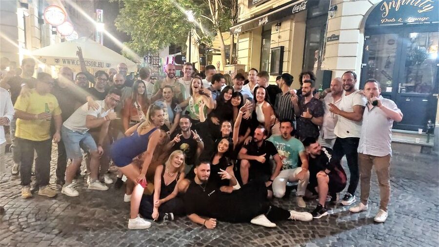 Bucharest: Weekend Pub Crawl - Where you meet: Strada Lipscani vs Splaiul Independenței