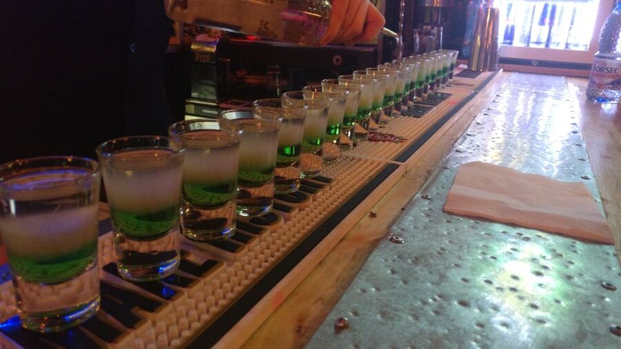 Bucharest: Weekend Pub Crawl - The 4–5 hour plan: workshop first, then four shots and dancing