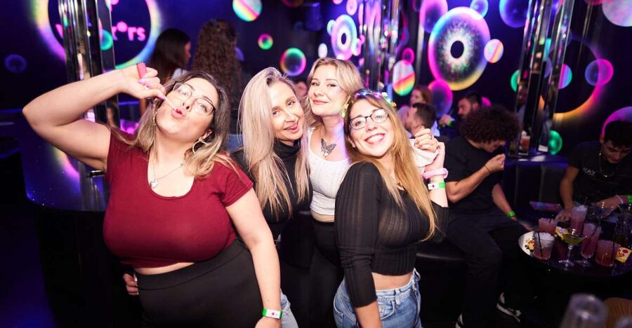 Camden Pub Crawl & Bar Tour London - Where the night starts at Belushi’s Camden (7:30–8:30 PM check-in)