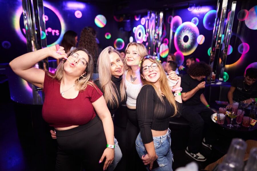 Camden Pub Crawl & Bar Tour London - Stop-by-stop expectations: 5 venues, varying by day