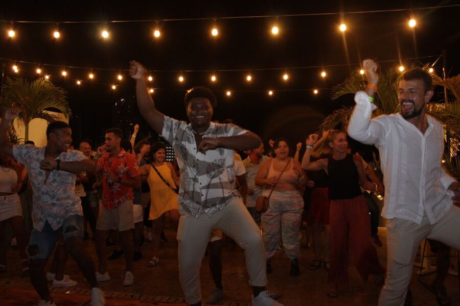 Cartagena: Pub Crawl with Dancing Lessons and Free Shots - Dress code and what to bring (this is not a “show up any way” tour)