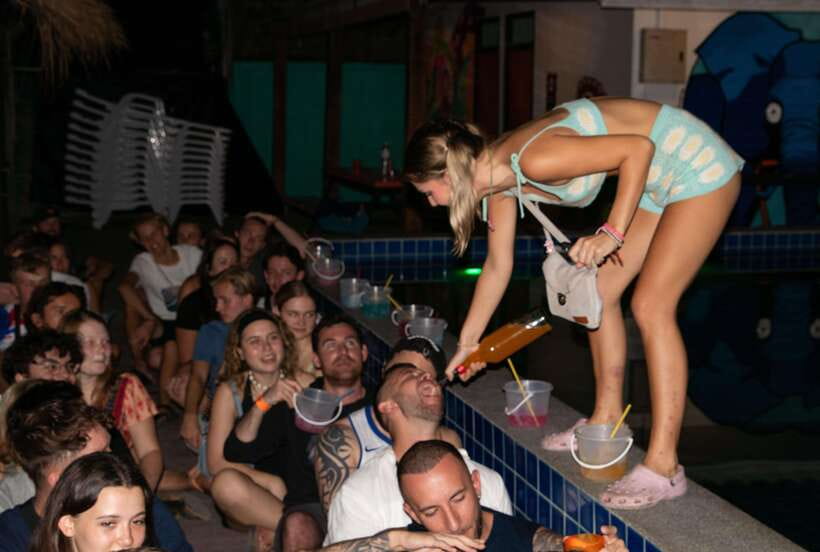 Chiang Mai Pub Crawl: The Best Nightlife in Town! - Entering The Night at Revolution Hostel (8pm Start, Bucket + Shirt)