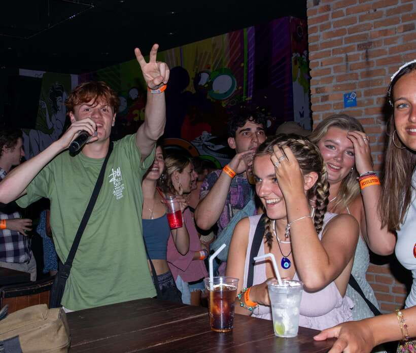 Chiang Mai Pub Crawl: The Best Nightlife in Town! - Karaoke Stop: The Crowd Moment You’ll Remember