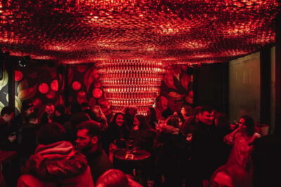Chisinau: Cocktail Bar & Pub Crawl and Wine Bars - Starting at Ștefan cel Mare park: the evening’s reset button