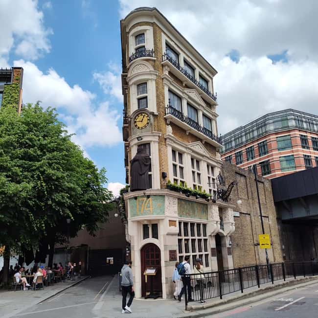 City of London: Historic Pub Walking Tour - Getting oriented at St. Paul’s Station and Panyer Alley