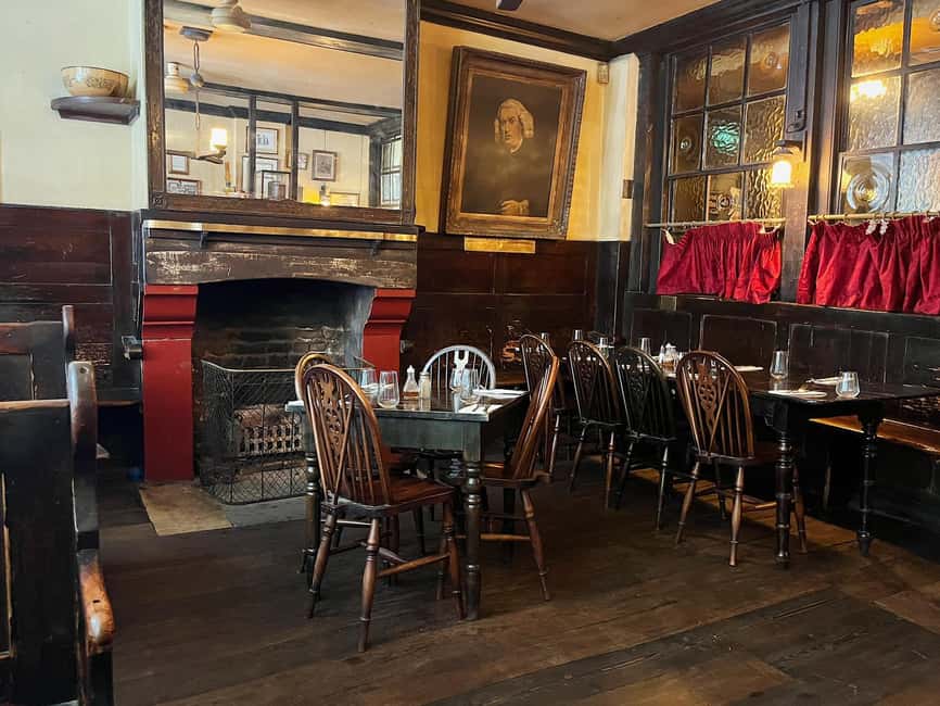 City of London: Historic Pub Walking Tour - Ye Olde Cheshire Cheese: a Dickens-and-Johnson kind of stop