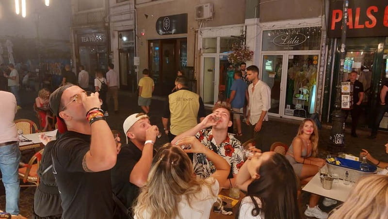 Cluj-Napoca: Weekend Pub Crawl - Stop 2 and 3: switching vibes without losing the crowd