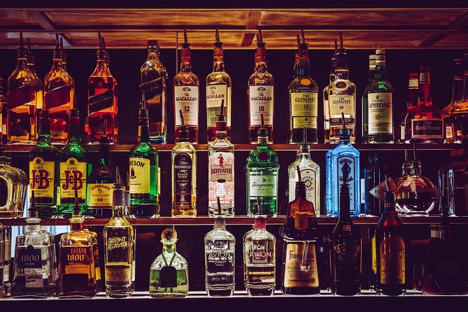 Delhi: Pub Crawl (3 Hours Guided Bar Hopping Tour) - Why Connaught Place Makes This Pub Crawl Easy
