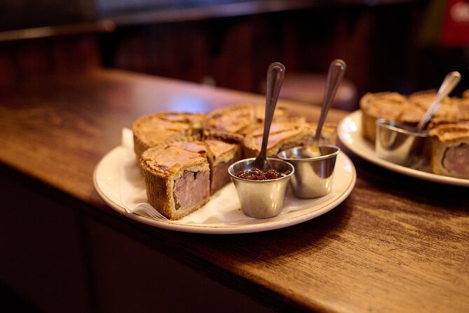 Devour London Historical Pub Tour:Traditional British Food & Ales - A 3.5-hour London historical pub tour that keeps moving (and eating)