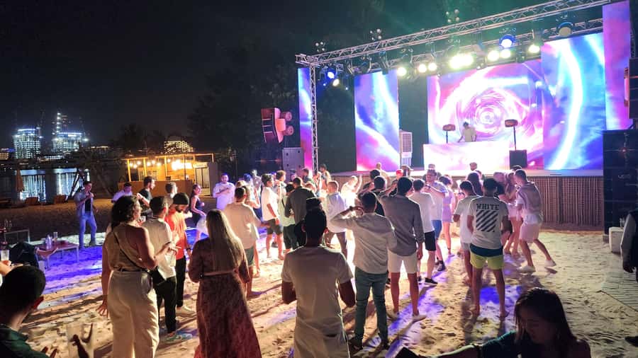 Dubai: Pub Crawl Nightlife Tour - What’s Included vs. What You’ll Pay For Anyway