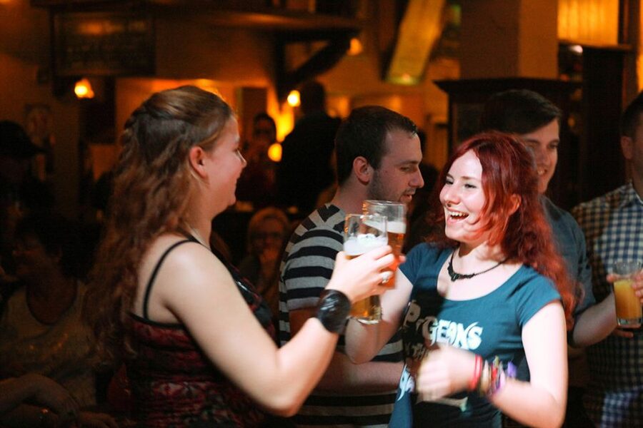 Dublin: Generation Pub Crawl - Entering Dublin nightlife at 4 Dame Lane