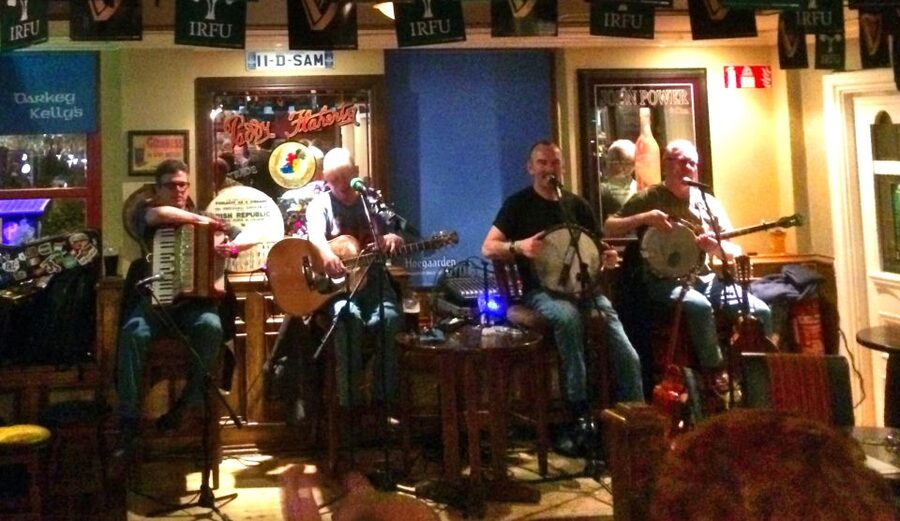 Dublin: Private Pub Tour - Traditional music session: listening (or joining) the local way