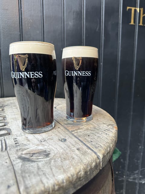 Dublin: Pub Tour. Pour The Perfect Guinness, Whiskey & Music - Temple Bar stops: pouring your own Guinness in the heart of the action