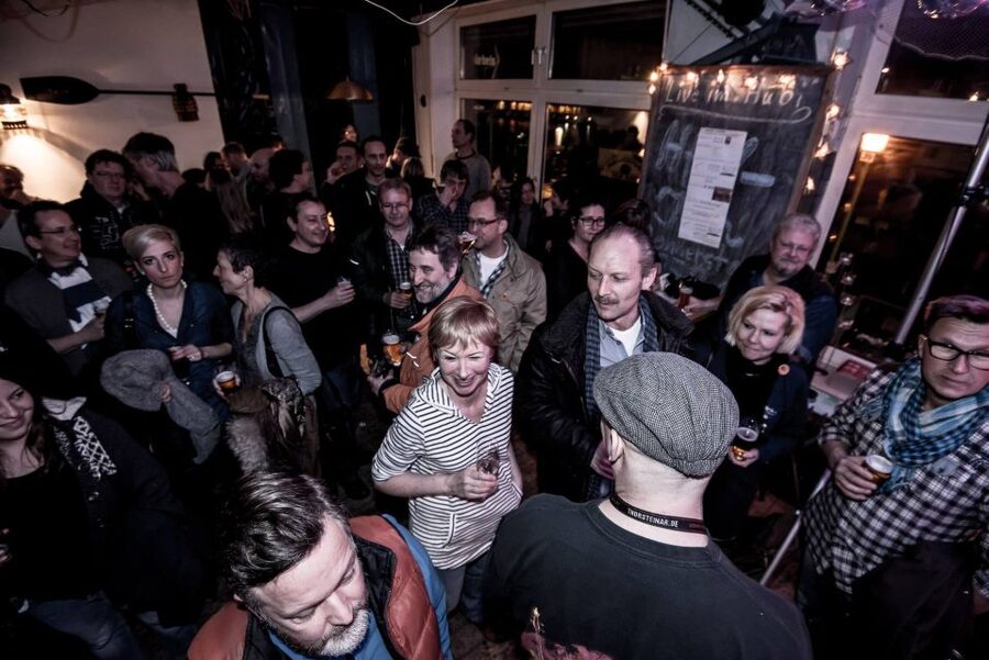 Duisburg-Ruhrot: Historic Harbor Pub Tour - Practical tips so you enjoy every stop