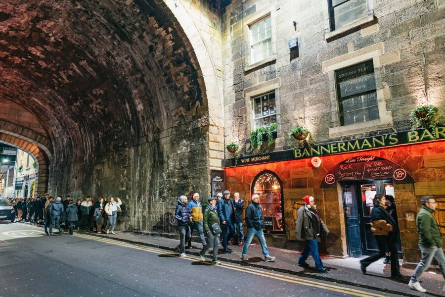 Edinburgh: 7 Bar Pub Crawl with 7 Shots & Discounts - Timing and Pacing: How to Avoid the Common Friction