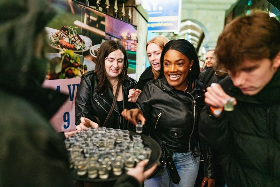 Edinburgh: 7 Bar Pub Crawl with 7 Shots & Discounts - Who Should Book This Edinburgh Pub Crawl