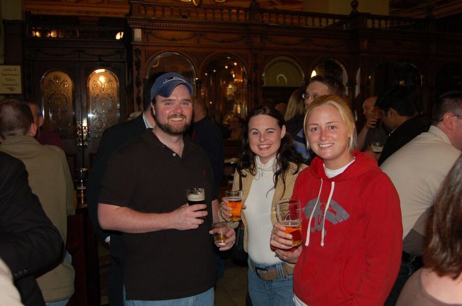 Edinburgh Literary Pub Tour with "Real-Actors" - Practical Tips for a Rain-Ready Night