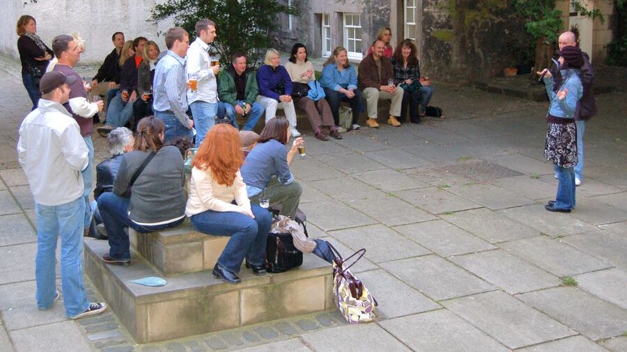 Edinburgh Literary Pub Tour with "Real-Actors" - Pub Stops Without the Awkward Pause