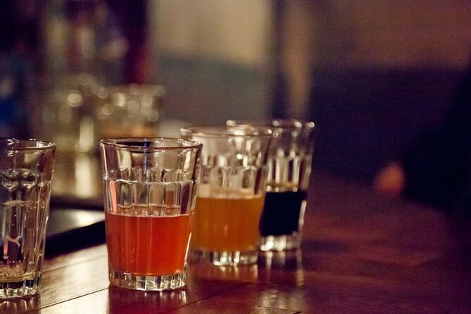 Edinburgh: Pubs & History Walking Tour with Beer Tasting - Canongate and the Charmed Circle of beer culture